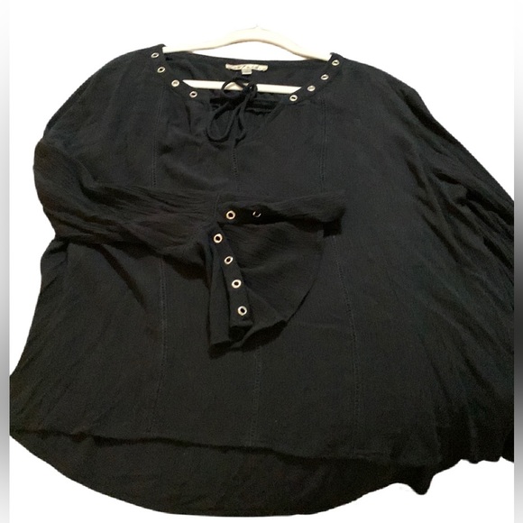 Bell sleeve top. XL - Picture 1 of 11